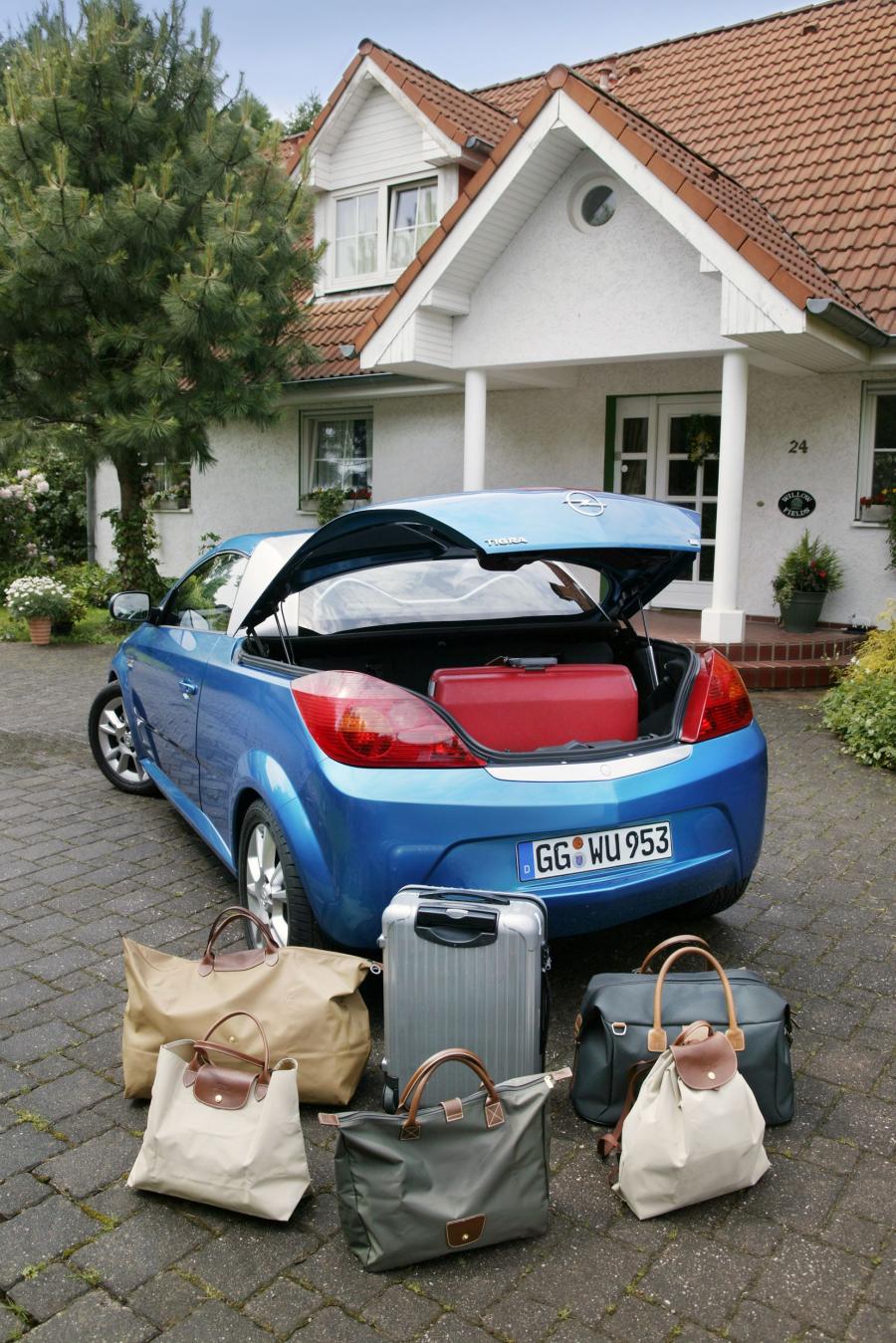  Opel Tigra Twin Top 2004 года  (фото 4 из 142)